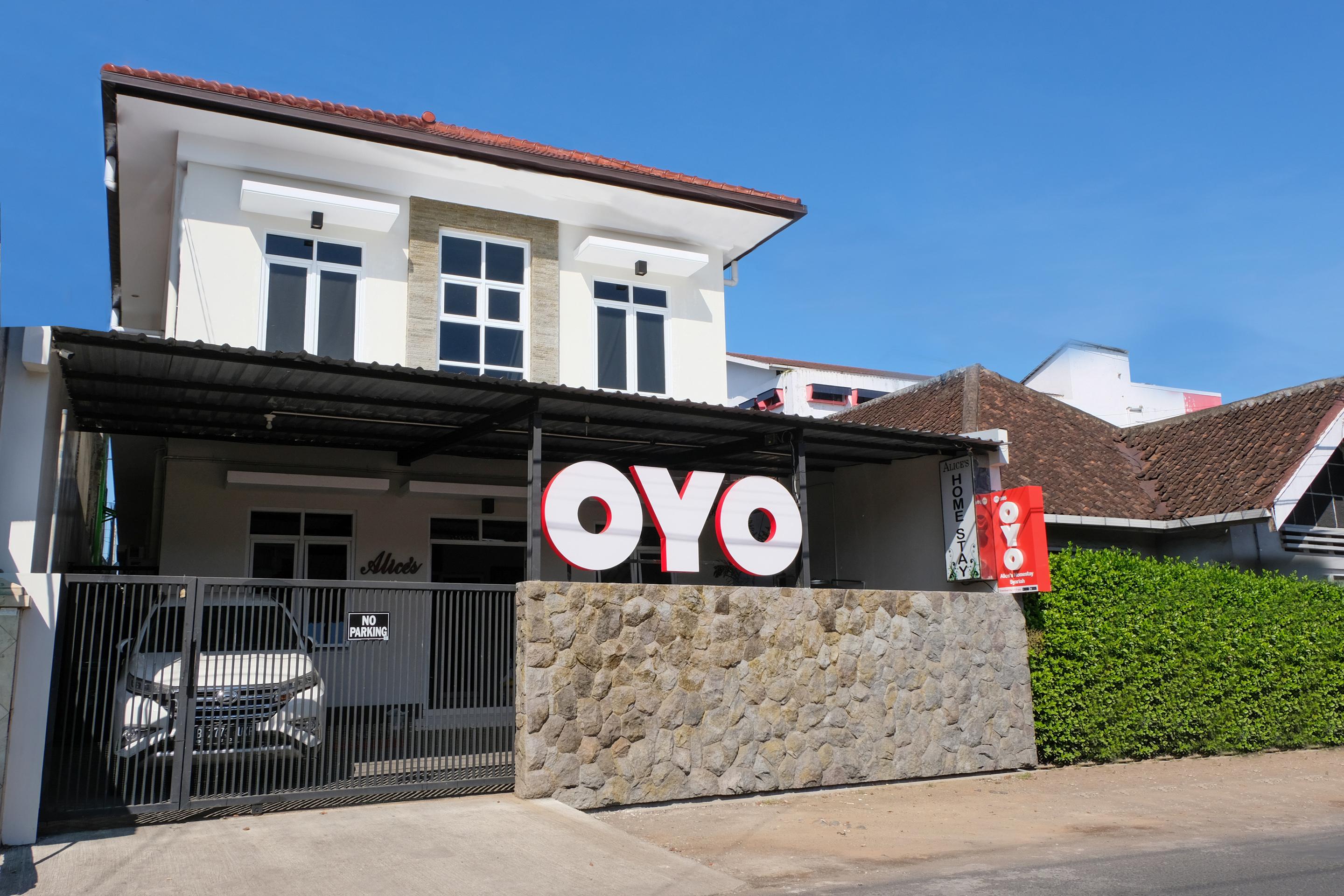 Super Oyo 995 Alice'S Homestay Syariah Jembel Extérieur photo